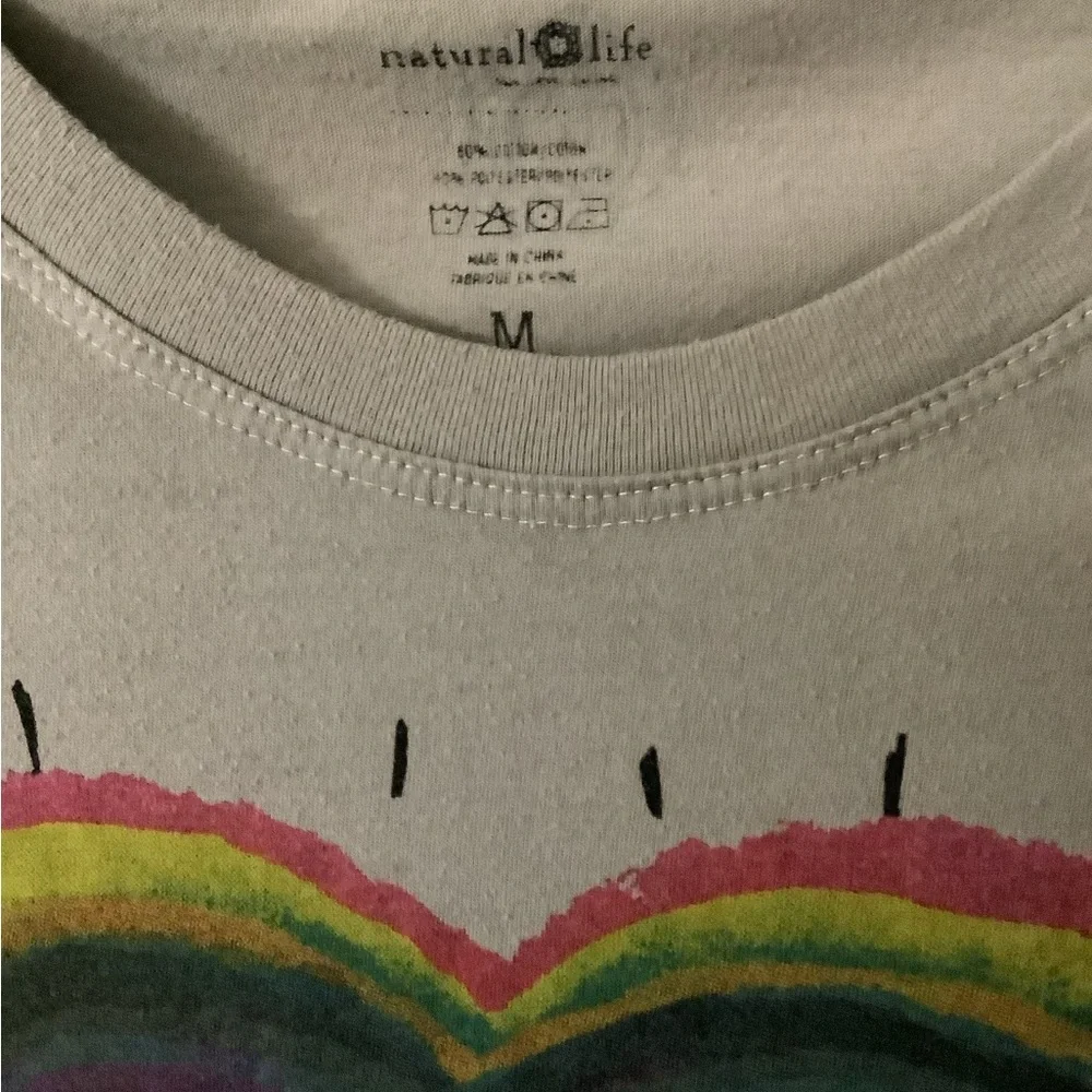 NATURAL LIFE Tee with Rainbow Heart 
“It’s a good day to have a good day” - Picture 3 of 4